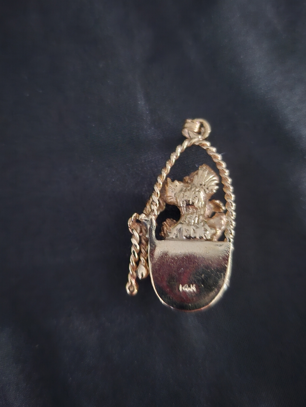 Vintage, From The 1950's. 14kt Gold Poodle In A Basket Charm. - Picture 2 of 2